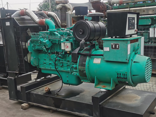 泉山冬季低温环境下，500KW发电机组启动电瓶的容量需求具体会增加多少？